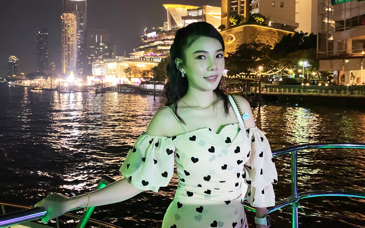 The outfit for the Chao Phraya River cruise can be a formal outfit